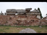 06973 ostia - regio i - forum - kapitol - marmorfries - 09-2023.jpg